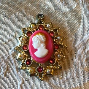 Vintage Cameo Pendant